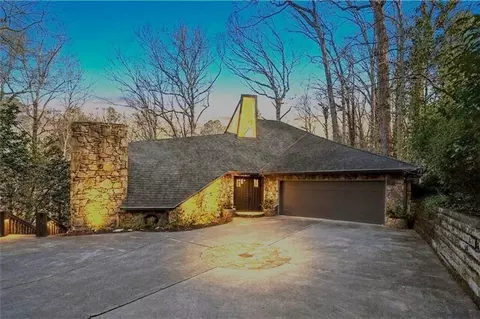 562 Pine Valley Rd SE, Marietta, GA 30067