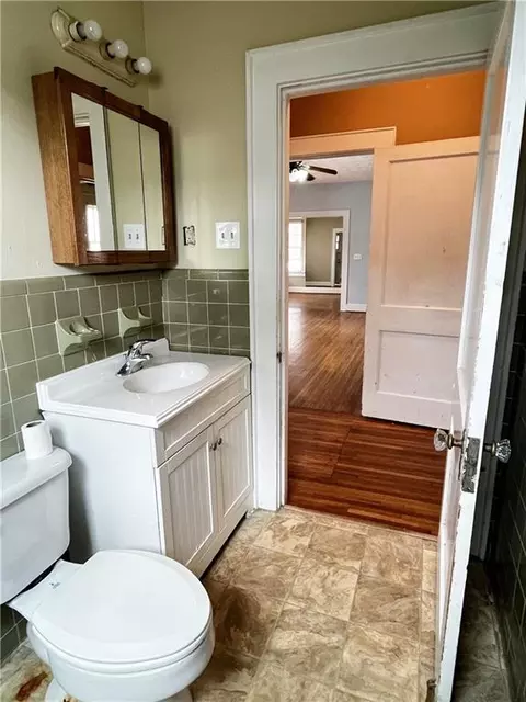Bath - 59 Spring St, Buford, GA 30518 photo 1 of 2