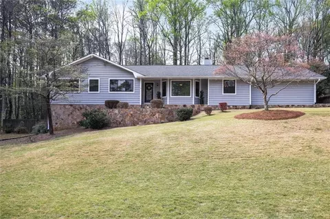 785 E Hembree Xing, Roswell, GA 30076