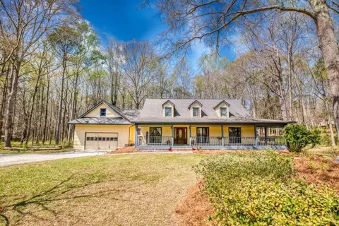 2720 Bay Ridge Dr, Loganville, GA 30052