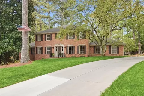 5465 Trowbridge Dr, Dunwoody, GA 30338