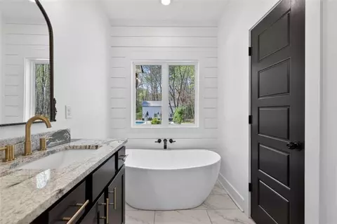 Bath - 4746 Bentley Rd, Monroe, GA 30656 photo 2 of 12