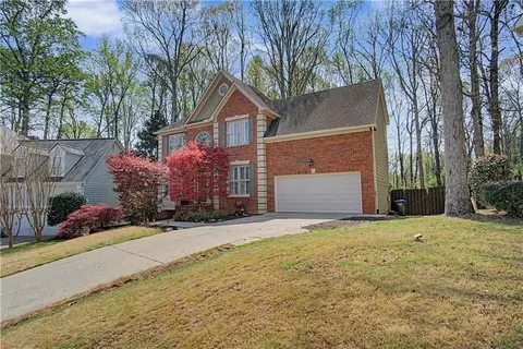 325 Camber Woods Ct, Roswell, GA 30076