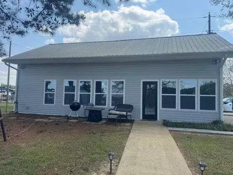 Exterior - 100 Sunset Dr, Centre, AL 35960 photo 2 of 4