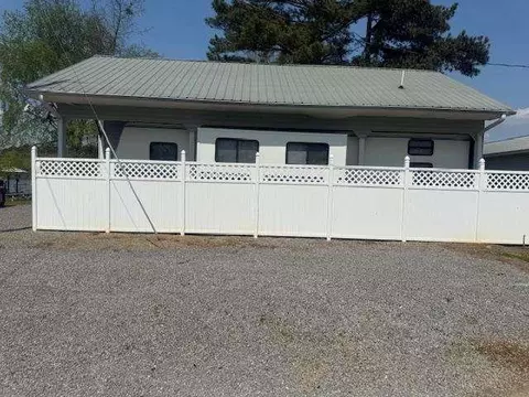 Exterior - 100 Sunset Dr, Centre, AL 35960 photo 3 of 4