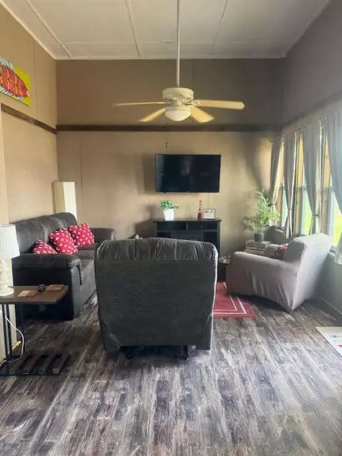 Living - 100 Sunset Dr, Centre, AL 35960 photo 2 of 2