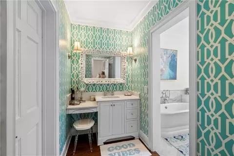 Bath - 315 E Line St, Calhoun, GA 30701 photo 3 of 7