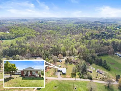 6958 County Line Dr, Lula, GA 30554