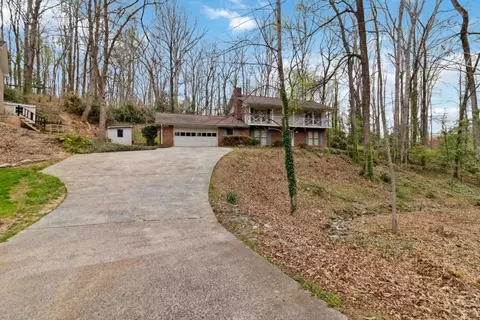 810 Oakstone Trl, Roswell, GA 30075