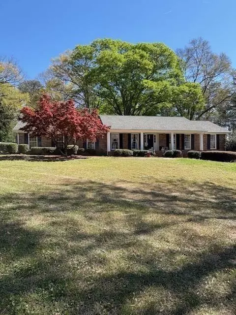 462 Dogwood Dr NW, Lilburn, GA 30047