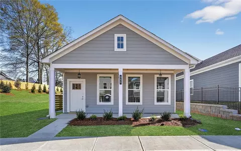 355 Dempsey Dr, Fayetteville, GA 30214