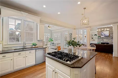 Kitchen - 1325 Rolling Links Dr, Alpharetta, GA 30004 photo 6 of 8