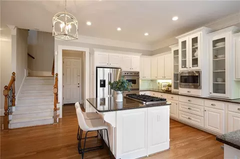 Kitchen - 1325 Rolling Links Dr, Alpharetta, GA 30004 photo 3 of 8
