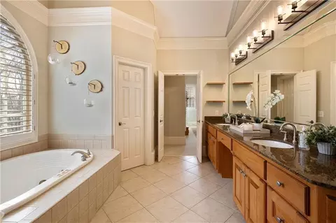 Bath - 1325 Rolling Links Dr, Alpharetta, GA 30004 photo 5 of 9