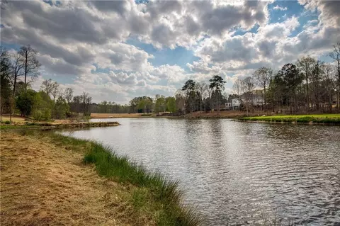 View/Area - 1325 Rolling Links Dr, Alpharetta, GA 30004 photo 5 of 11