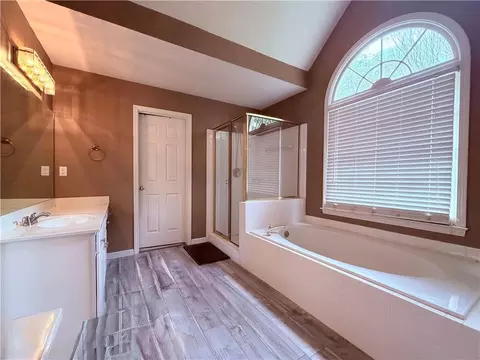Bath - 3830 Peachbluff Ct, Duluth, GA 30097 photo 2 of 4