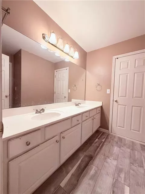 Bath - 3830 Peachbluff Ct, Duluth, GA 30097 photo 3 of 4