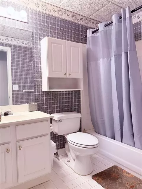 Bath - 3830 Peachbluff Ct, Duluth, GA 30097 photo 4 of 4