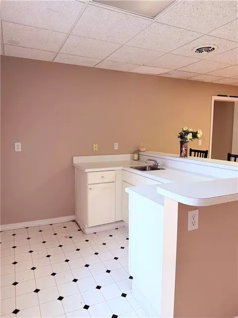 Kitchen - 3830 Peachbluff Ct, Duluth, GA 30097 photo 6 of 6