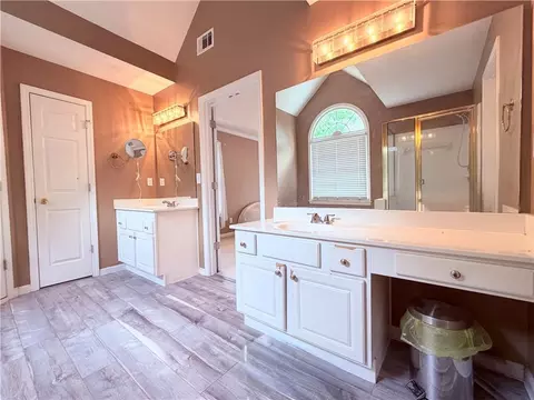 Bath - 3830 Peachbluff Ct, Duluth, GA 30097 photo 1 of 4