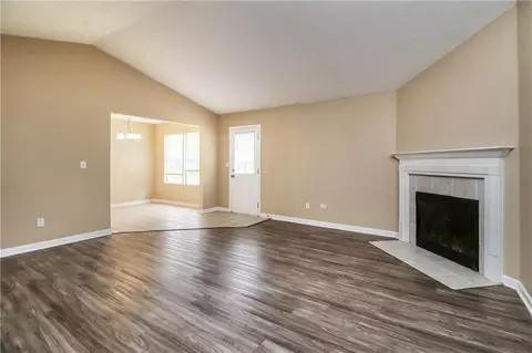Living - 101 Live Oak Dr, Jackson, GA 30233 photo 2 of 3