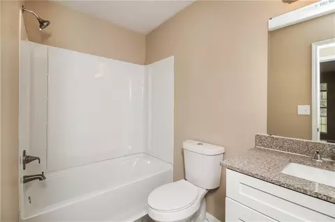 Bath - 101 Live Oak Dr, Jackson, GA 30233 photo 3 of 4