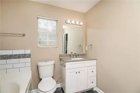 Bath - 101 Live Oak Dr, Jackson, GA 30233 photo 4 of 4