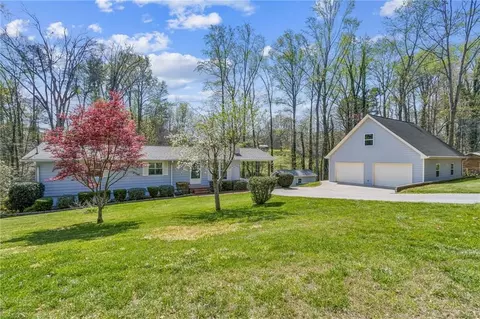 3335 Dogwood Cir, Cumming, GA 30041