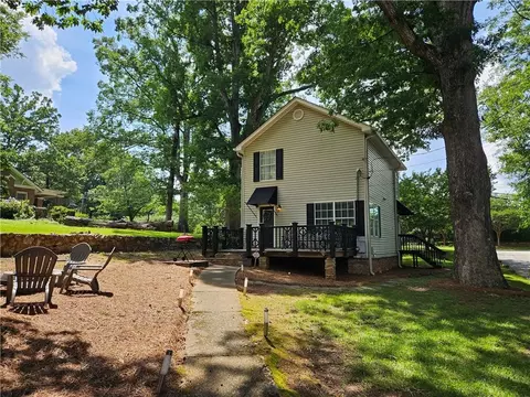 1326 Park Hill Dr, Gainesville, GA 30501