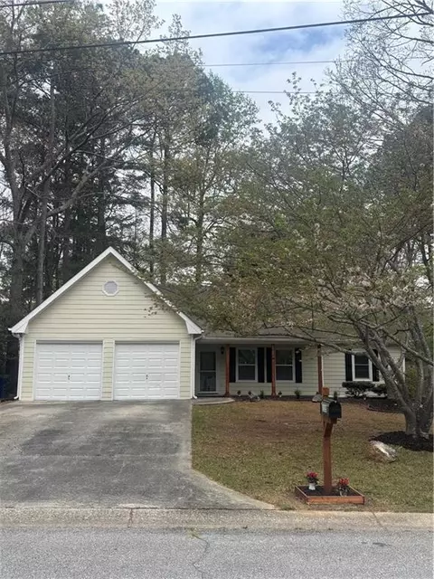 1135 Burning Bush Dr, Loganville, GA 30052