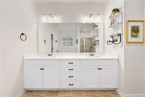 Bath - 281 Greystone Ct, Winder, GA 30680 photo 2 of 3