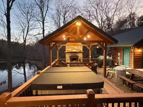 35 Wunder Bear Ridge Rd, Morganton, GA 30560