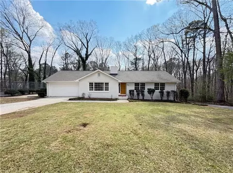 174 Lovelace Ln, Ball Ground, GA 30107