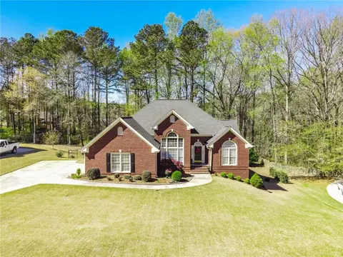 909 Old Barker Pl, Loganville, GA 30052