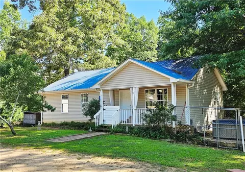 310 Georgian Ter, Alto, GA 30510