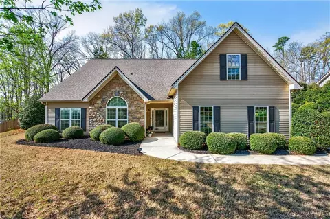 510 Jefferson Walk Cir, Jefferson, GA 30549