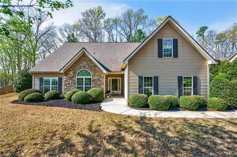 510 Jefferson Walk Cir, Jefferson, GA 30549