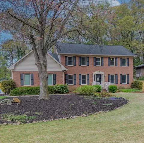 733 Ridgeview Dr SW, Lilburn, GA 30047