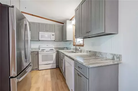 Kitchen - 147 Laurel Mill Trl, Jasper, GA 30143 photo 2 of 5