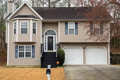 7841 Cambridge Dr, Douglasville, GA 30134