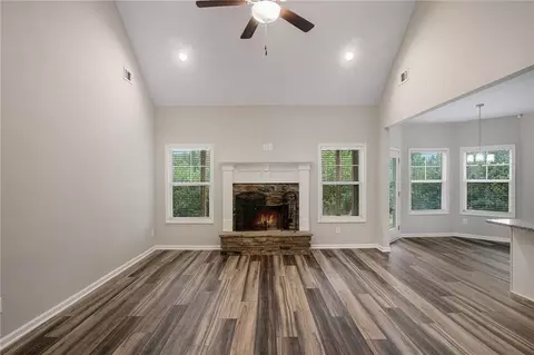 Living - 144 Chestnut Trl, Commerce, GA 30529 photo 2 of 3