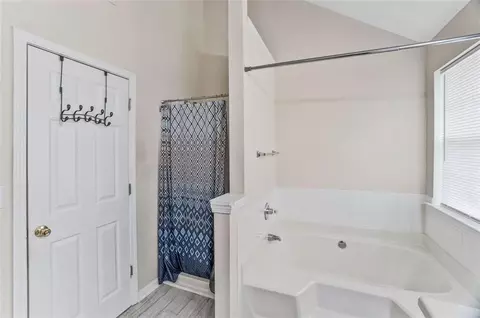 Bath - 675 Michael Cir, Monroe, GA 30655 photo 3 of 4