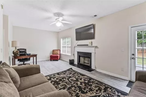 Living - 675 Michael Cir, Monroe, GA 30655 photo 4 of 5
