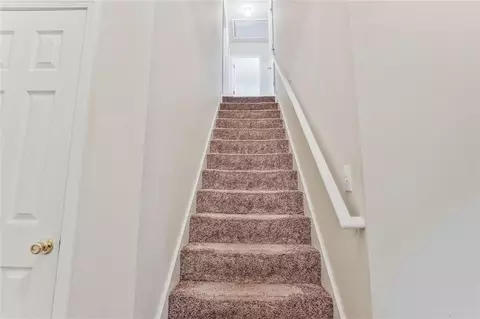 Entry Way - 675 Michael Cir, Monroe, GA 30655 photo 6 of 8
