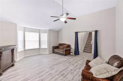 Living - 675 Michael Cir, Monroe, GA 30655 photo 2 of 5