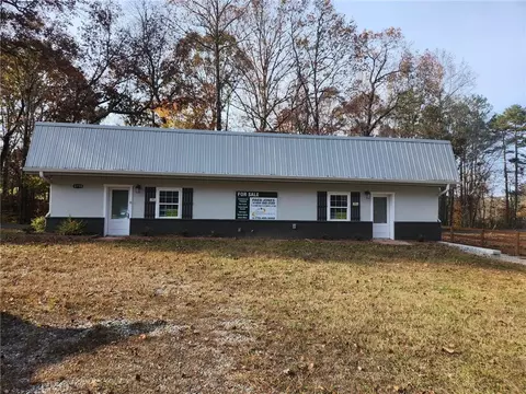 6158 Suwanee Dam Rd, Sugar Hill, GA 30518