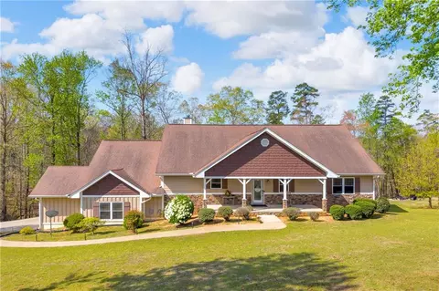 35 Villa Ct, Hartwell, GA 30643