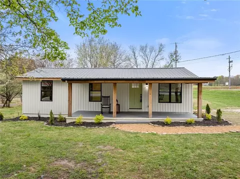 401 Wilbanks St, Baldwin, GA 30511