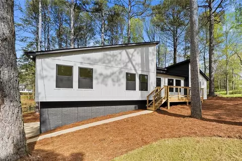 324 Hill Crest Cir, Woodstock, GA 30188
