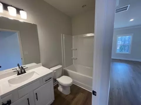 Bath - 5373 Windridge Pkwy, Gainesville, GA 30507 photo 1 of 4